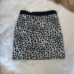 EUC Ann Taylor animal print pencil skirt​​​​​​​​​​​​​